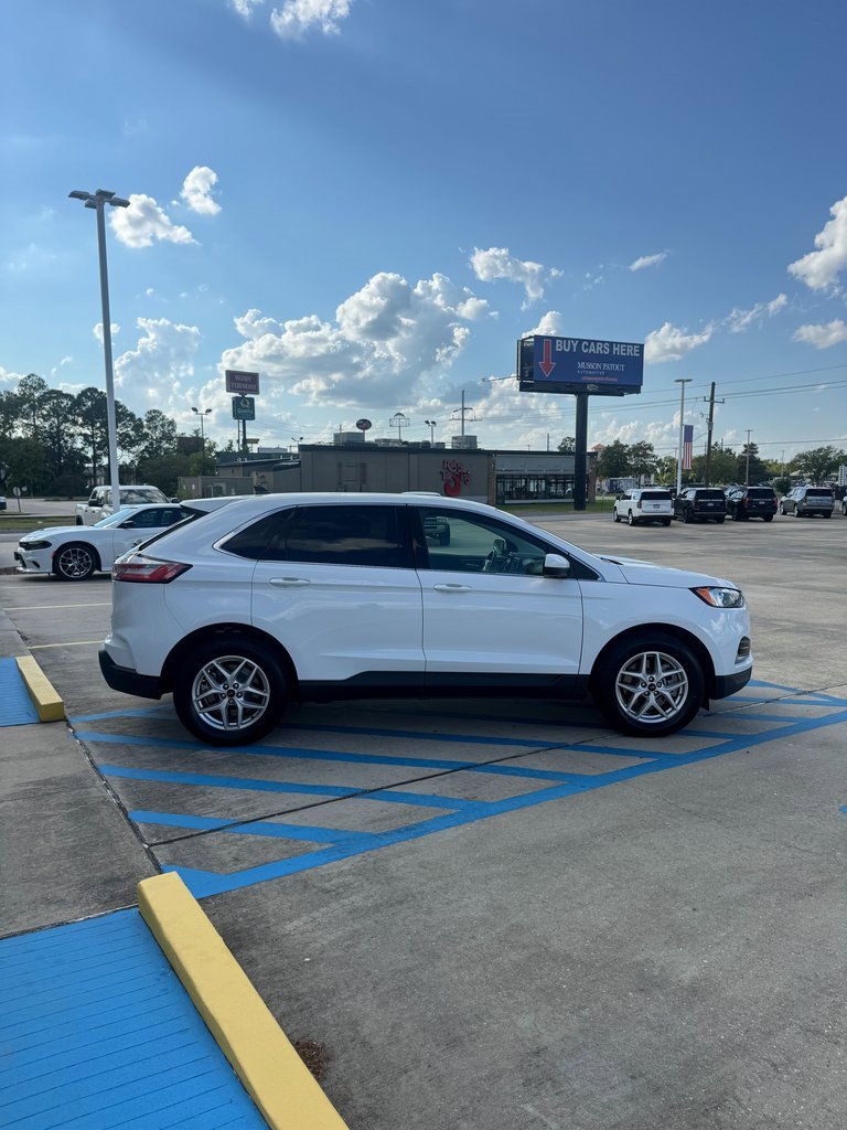 2024 Ford Edge SEL photo 3
