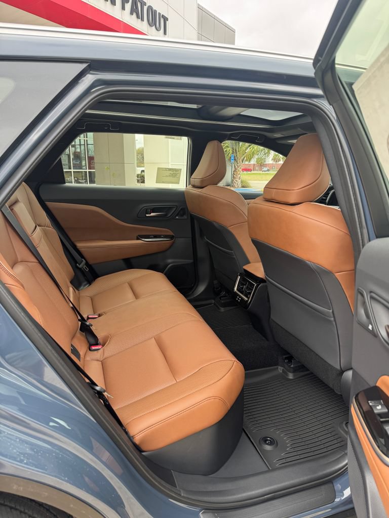 2026 Toyota Crown Signia Limited - Photo 18