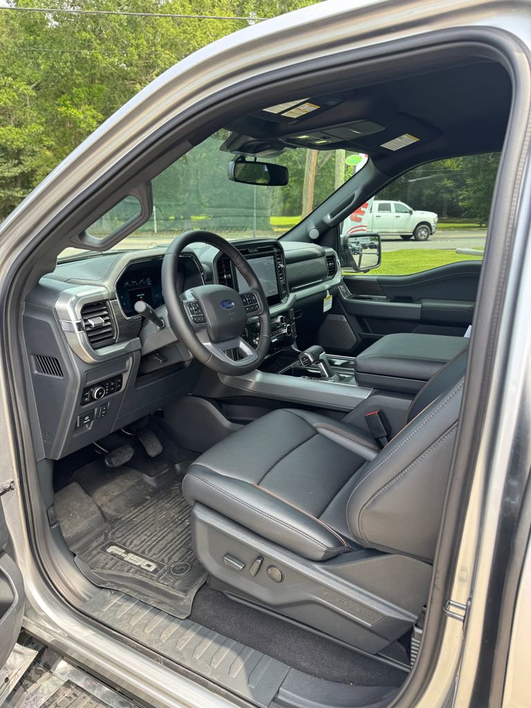 2025 Ford F-150 Lariat - Photo 10