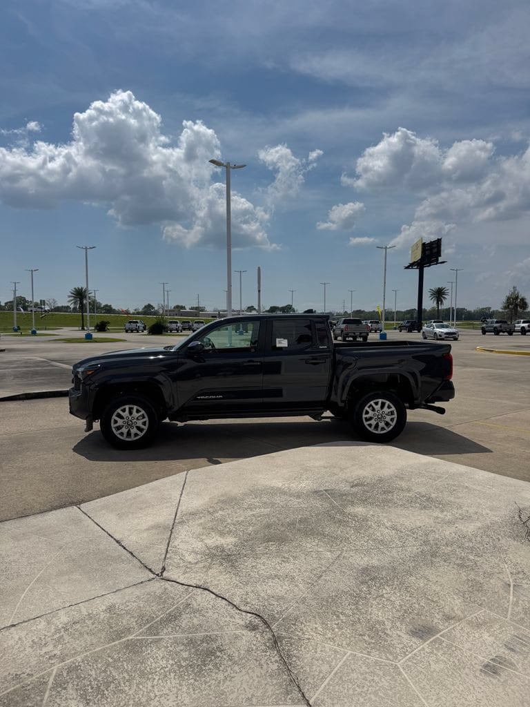 2026 Toyota Tacoma SR5 - Photo 6