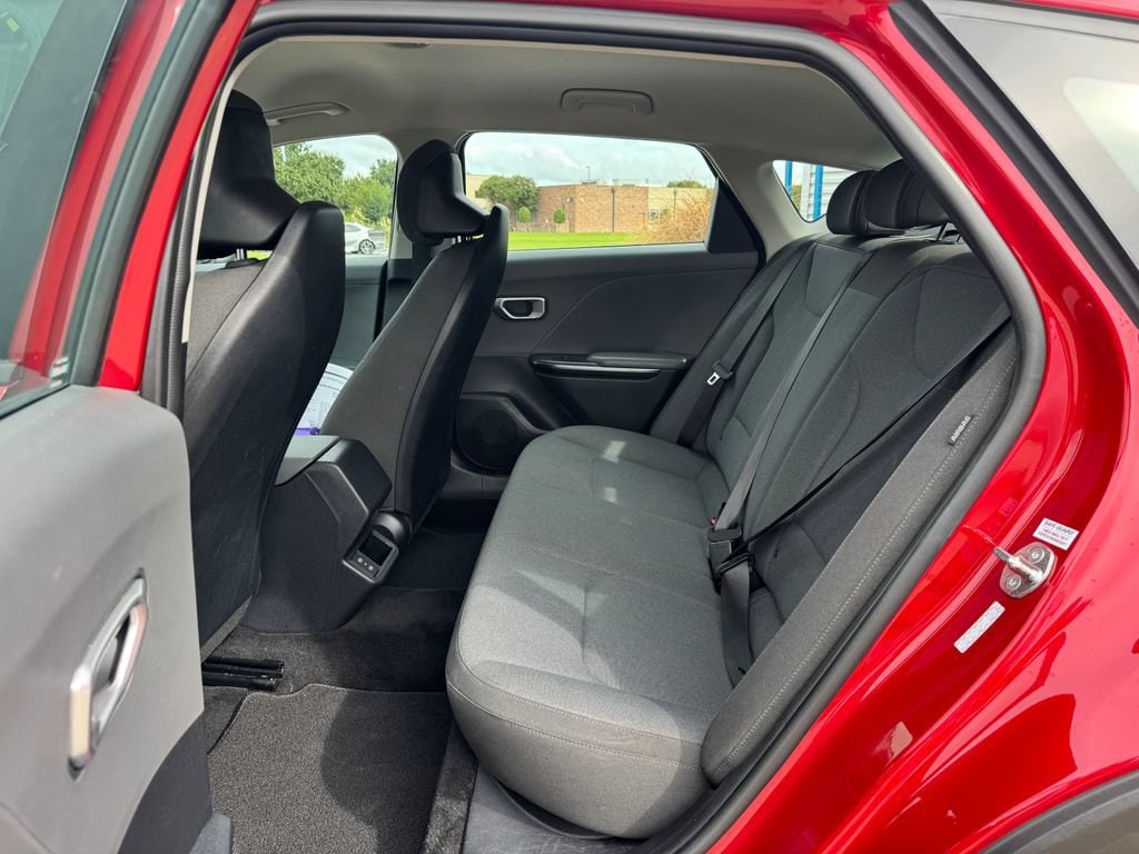 2025 Kia K4 LXS - Photo 16
