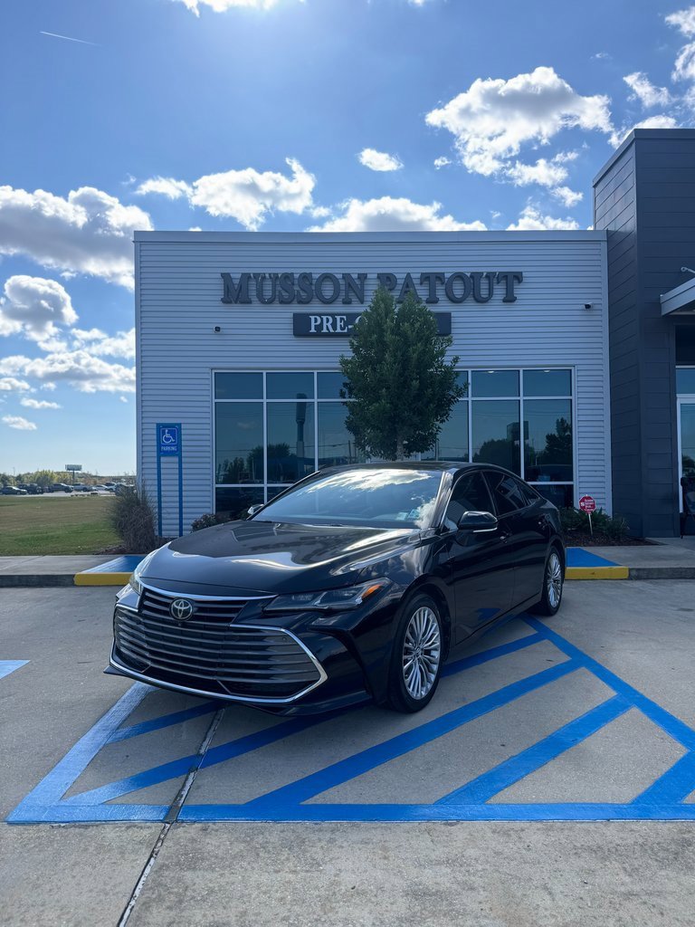 2019 Toyota Avalon Limited's photo