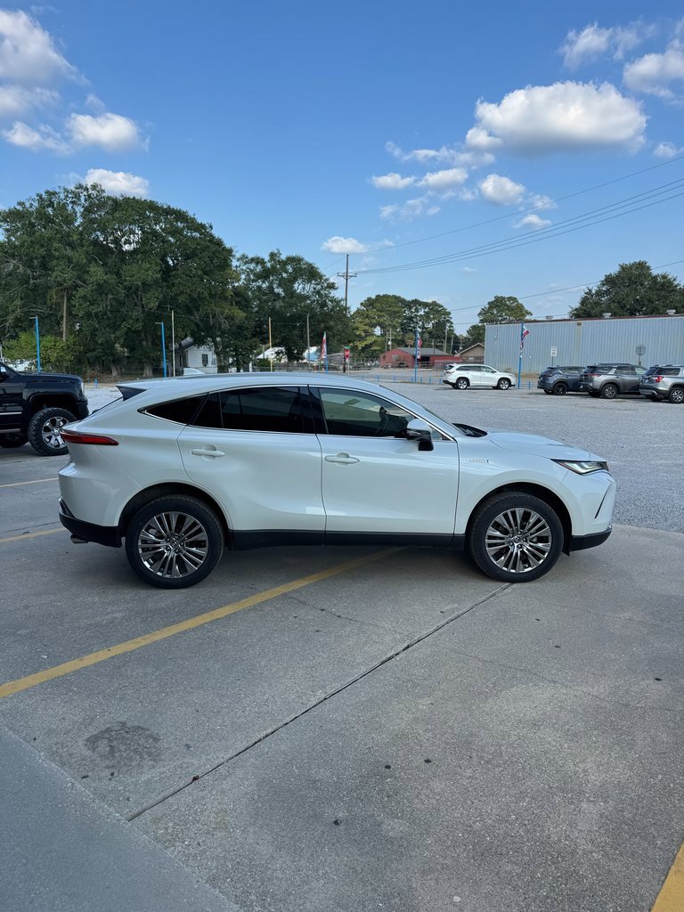 2021 Toyota Venza LE photo 2
