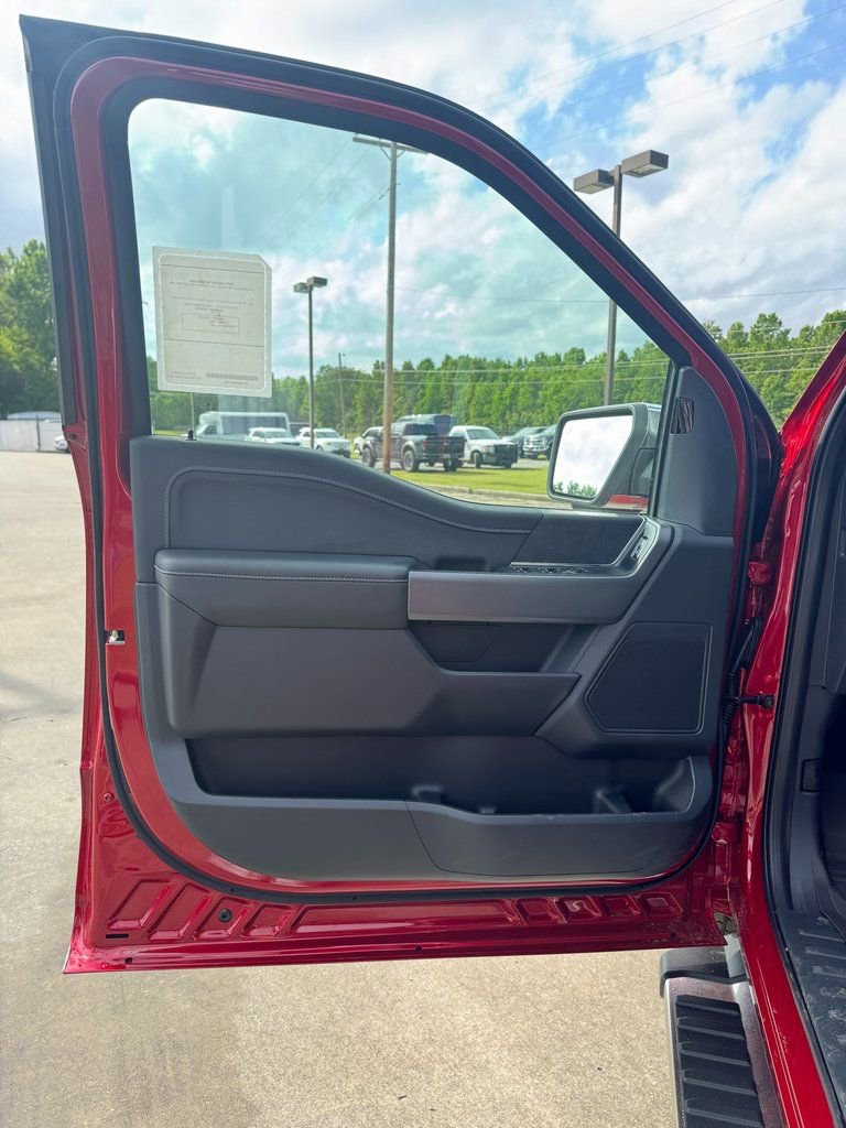 2025 Ford F-150 XLT - Photo 12