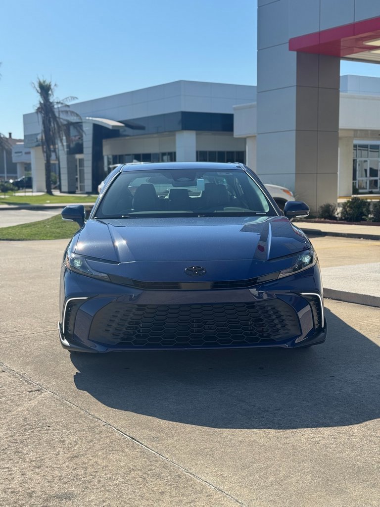 2025 Toyota Camry SE photo 2