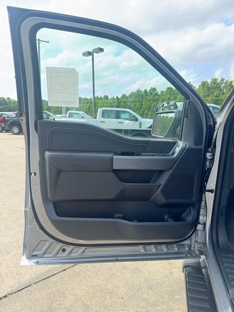 2025 Ford F-150 XLT - Photo 12
