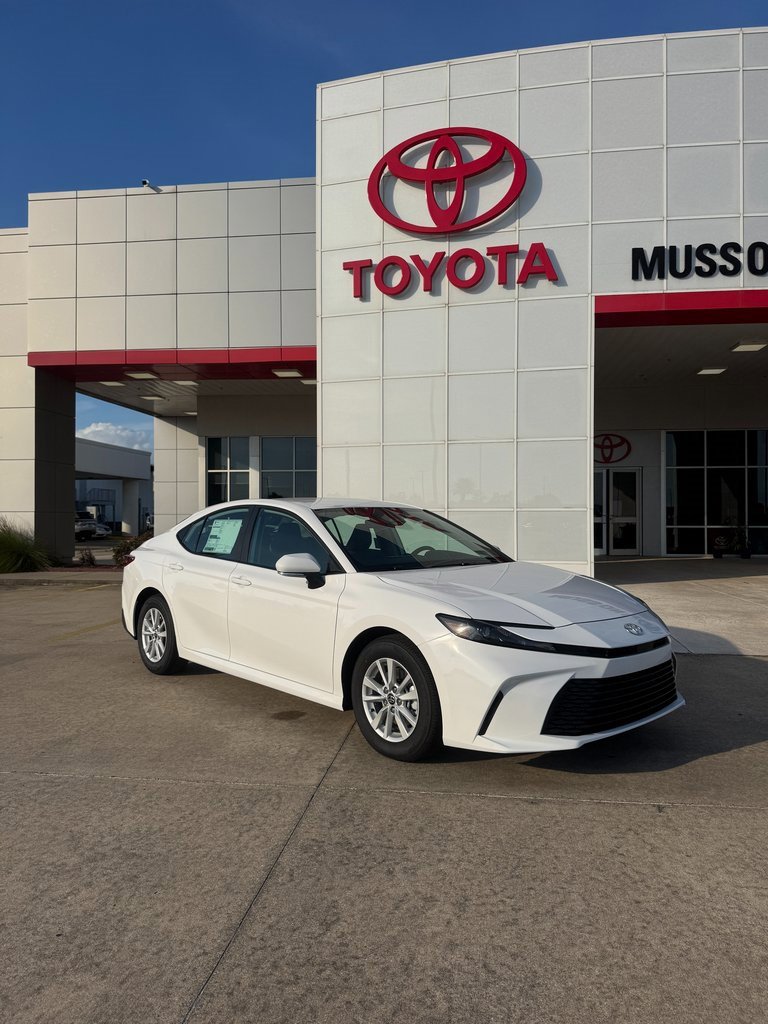 2026 Toyota Camry LE's photo