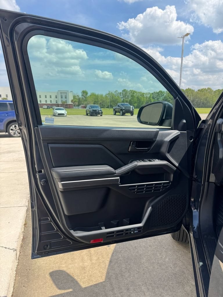 2026 Toyota Tacoma SR5 - Photo 12