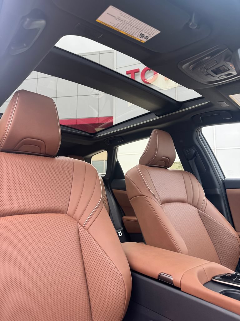 2026 Toyota Crown Signia Limited - Photo 17