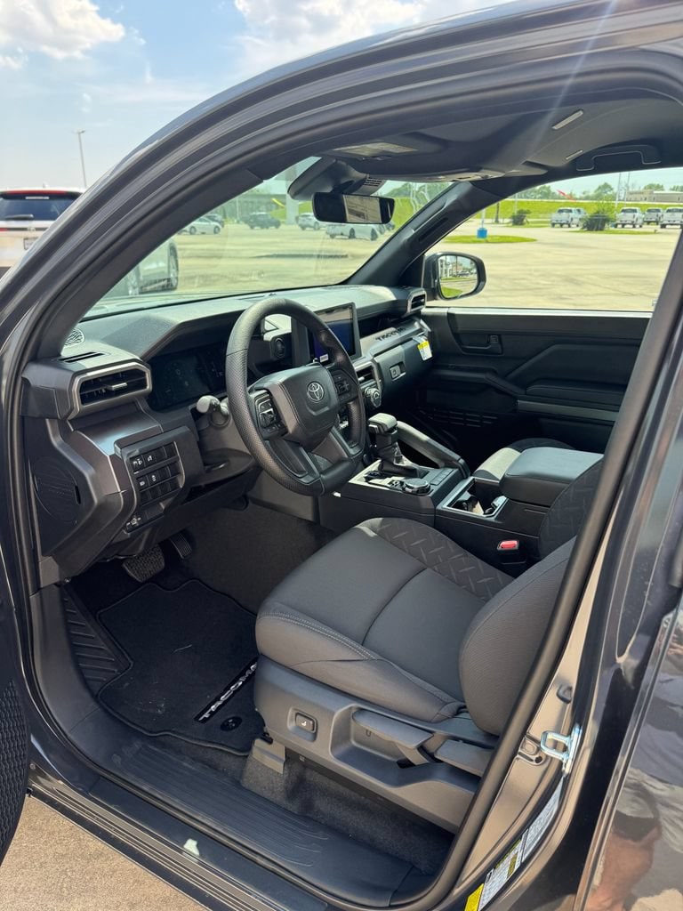 2026 Toyota Tacoma SR5 - Photo 13