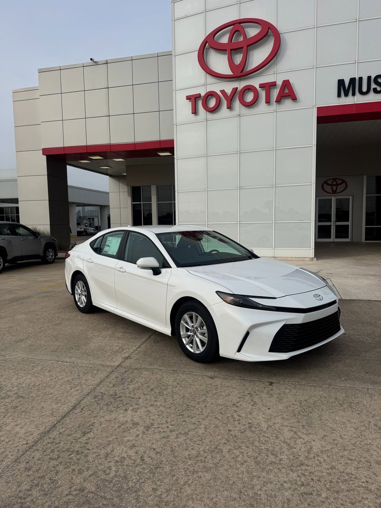 2026 Toyota Camry LE's photo