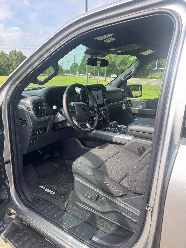 2025 Ford F-150 XLT - Photo 13