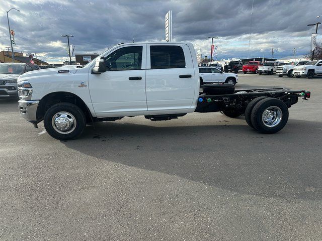 2026 RAM 3500 Chassis Tradesman - Photo 6