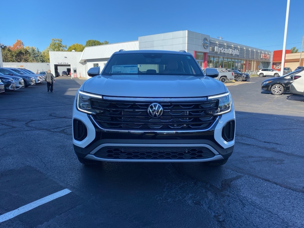New 2026 Volkswagen Atlas Cross Sport 2.0T SE w/Technology SUV