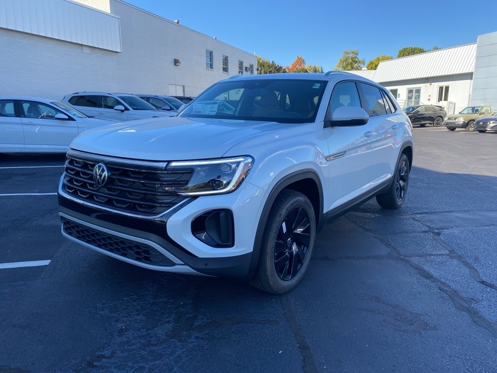 New 2026 Volkswagen Atlas Cross Sport 2.0T SE w/Technology SUV