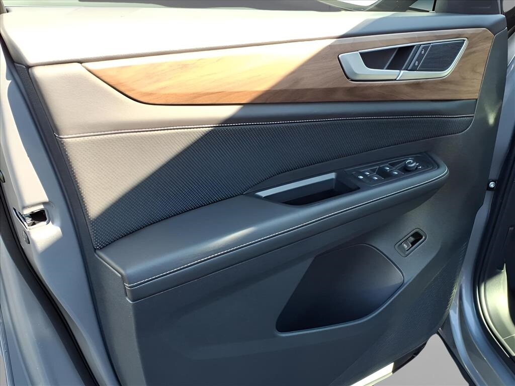 2026 Volkswagen Atlas SE Technology photo 3
