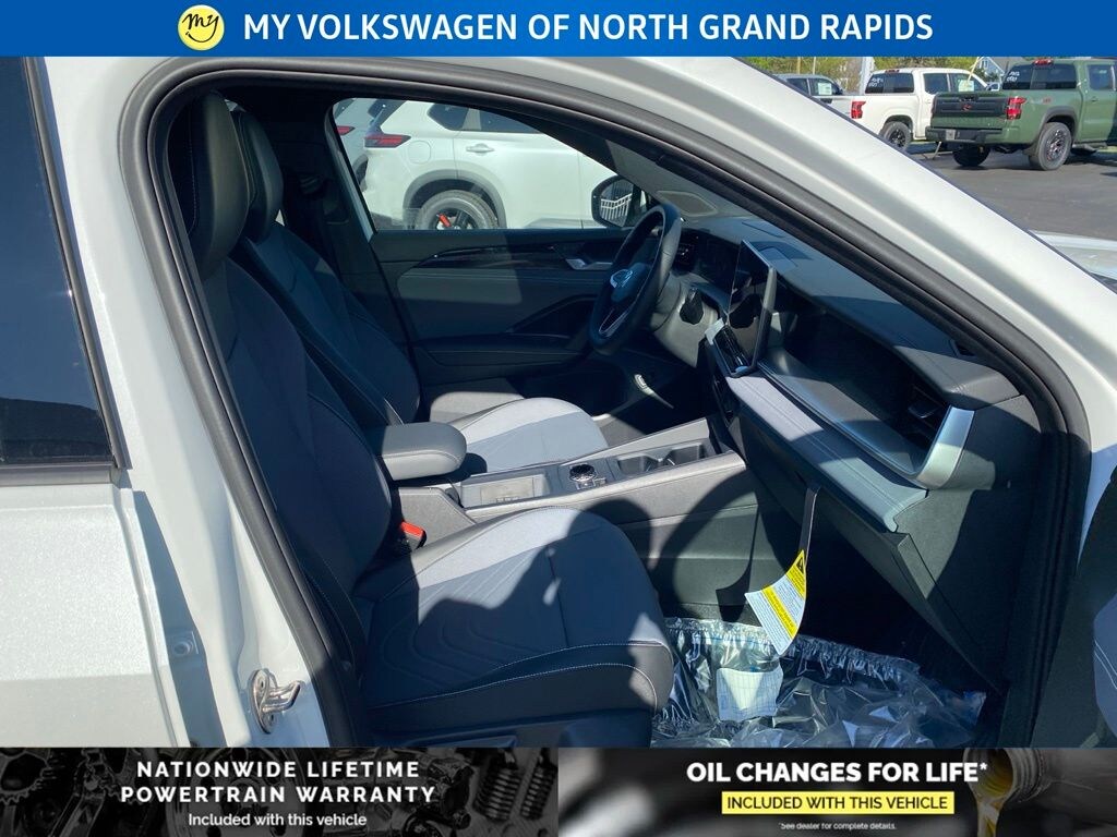 New 2026 Volkswagen Tiguan 2.0T SE R-Line Black SUV