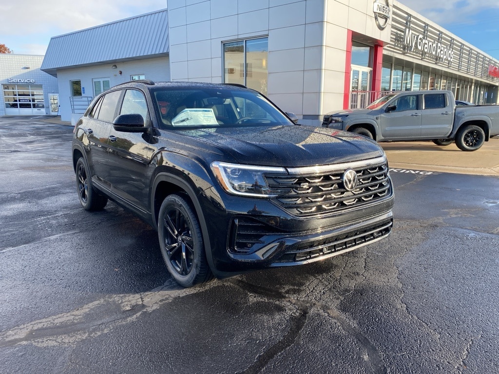 New 2026 Volkswagen Atlas Cross Sport 2.0T SEL R-Line Black SUV