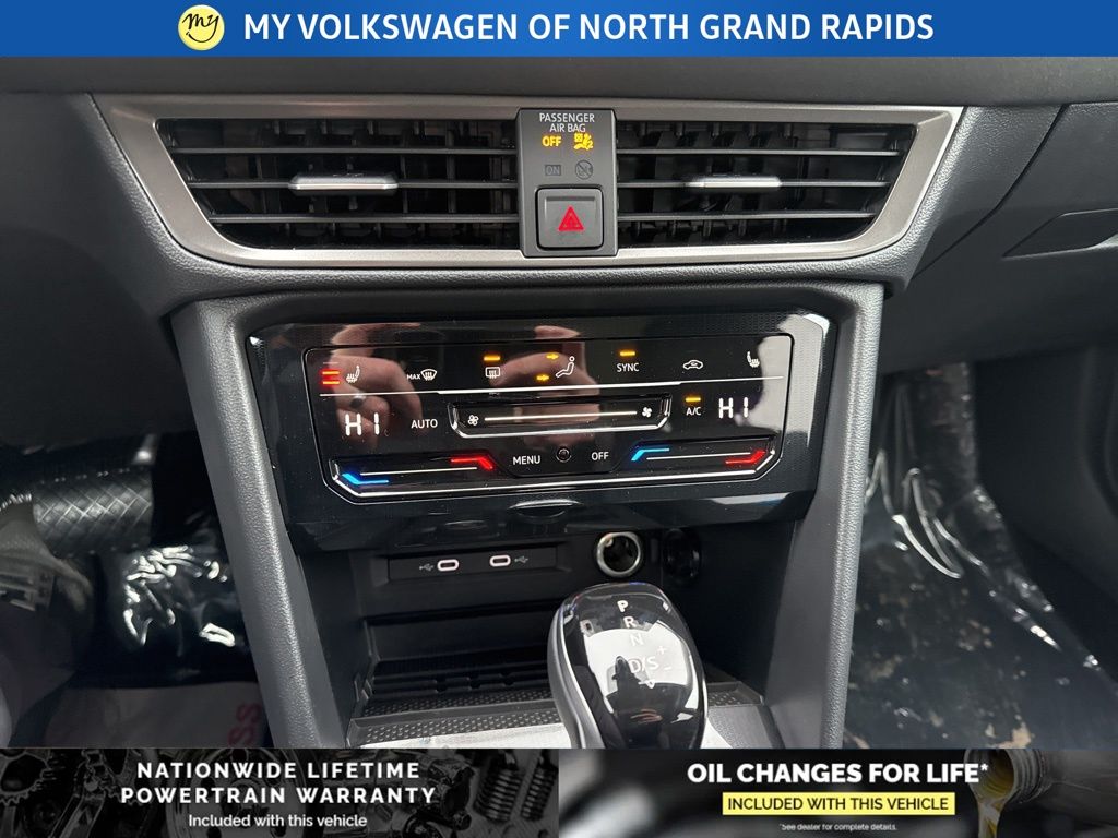 2026 Volkswagen Taos SE Black - Photo 12