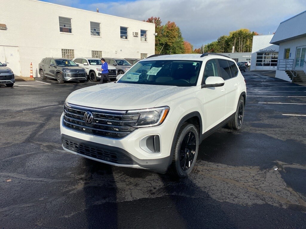 2026 Volkswagen Atlas SE Technology photo 2