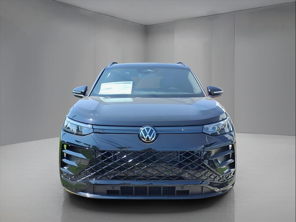 2025 Volkswagen Tiguan SE R-Line Black photo 2
