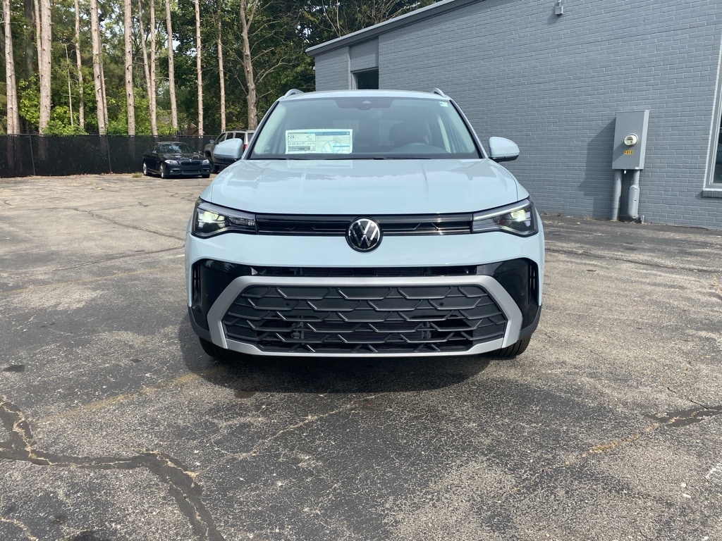 New 2025 Volkswagen Taos 1.5T SE SUV