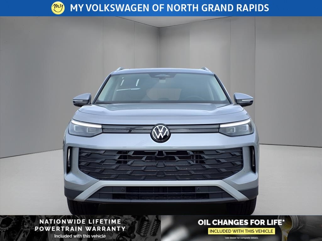 2025 Volkswagen Tiguan SE photo 2