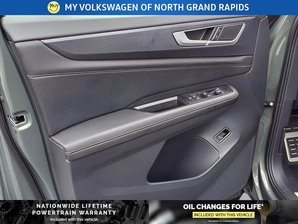 New 2026 Volkswagen Atlas Cross Sport 2.0T SEL R-Line Black SUV