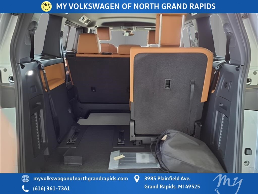 2025 Volkswagen ID. Buzz Pro S photo 2
