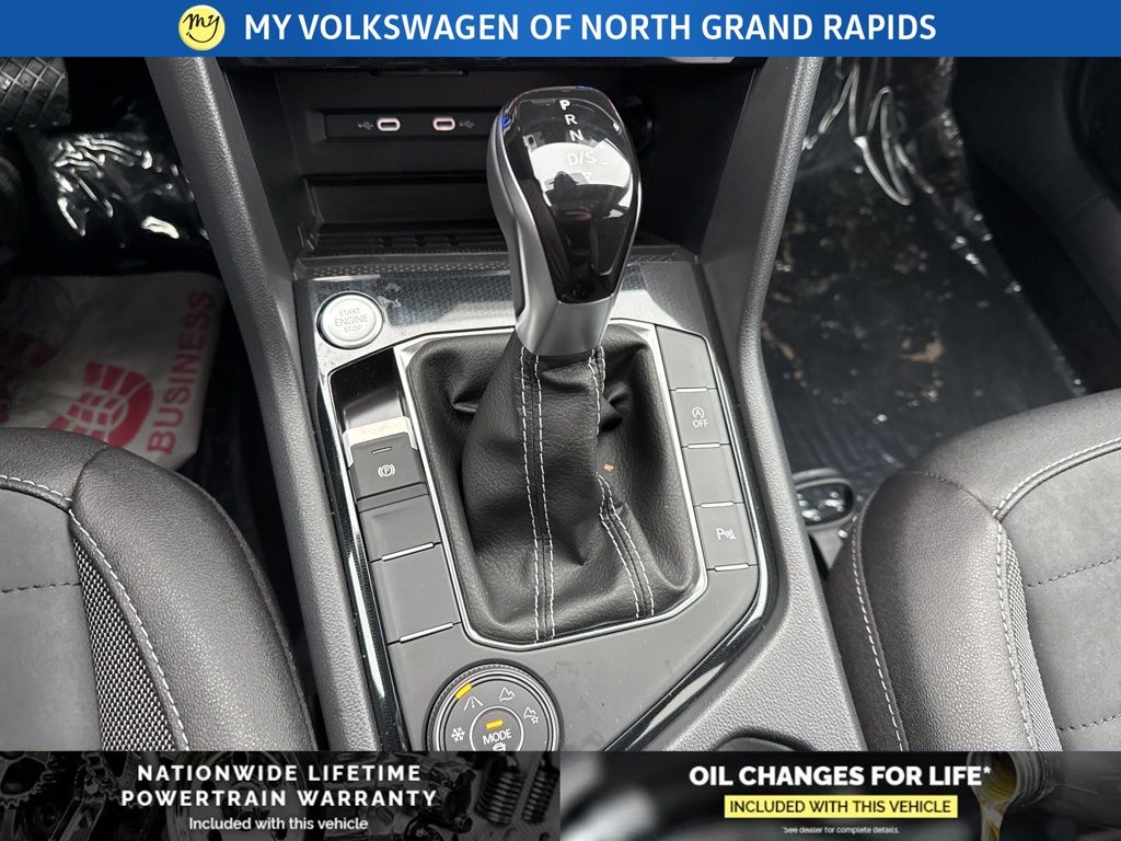 2026 Volkswagen Taos SE Black - Photo 13