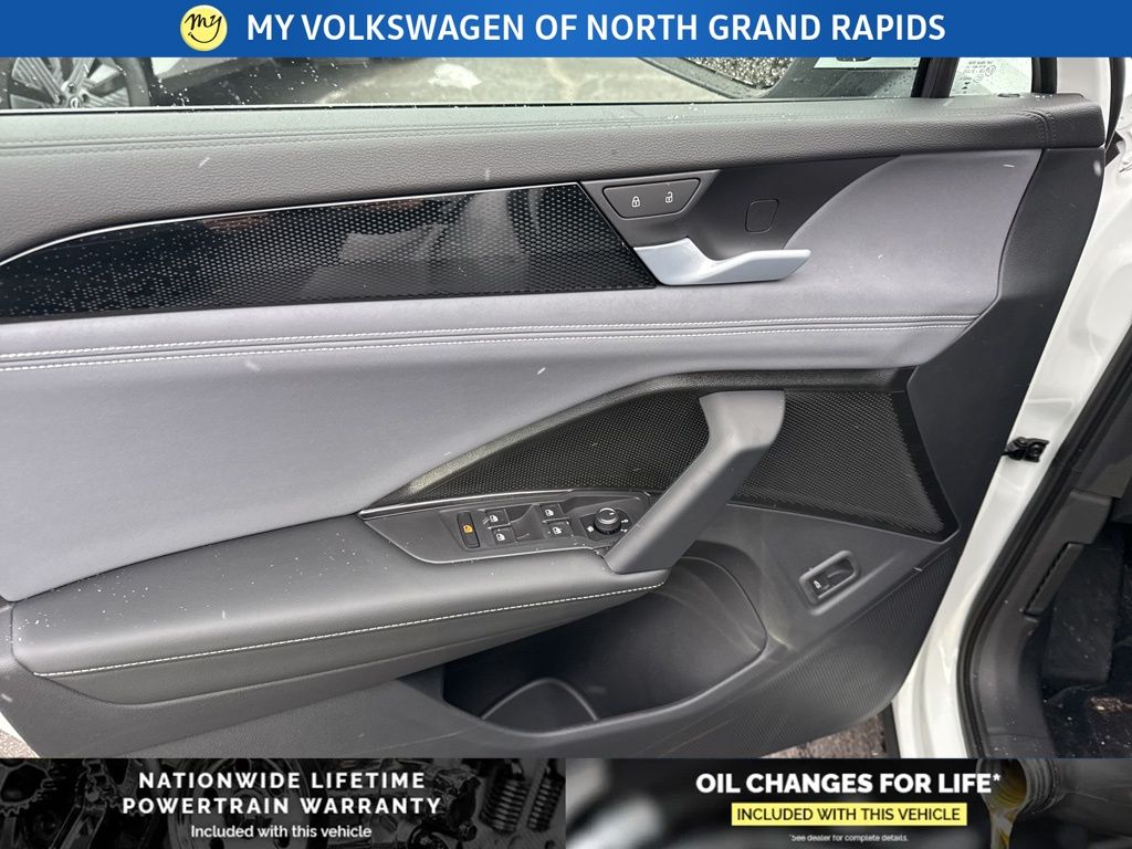 2026 Volkswagen Tiguan SE - Photo 11
