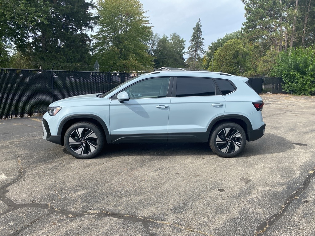 New 2025 Volkswagen Taos 1.5T SE SUV