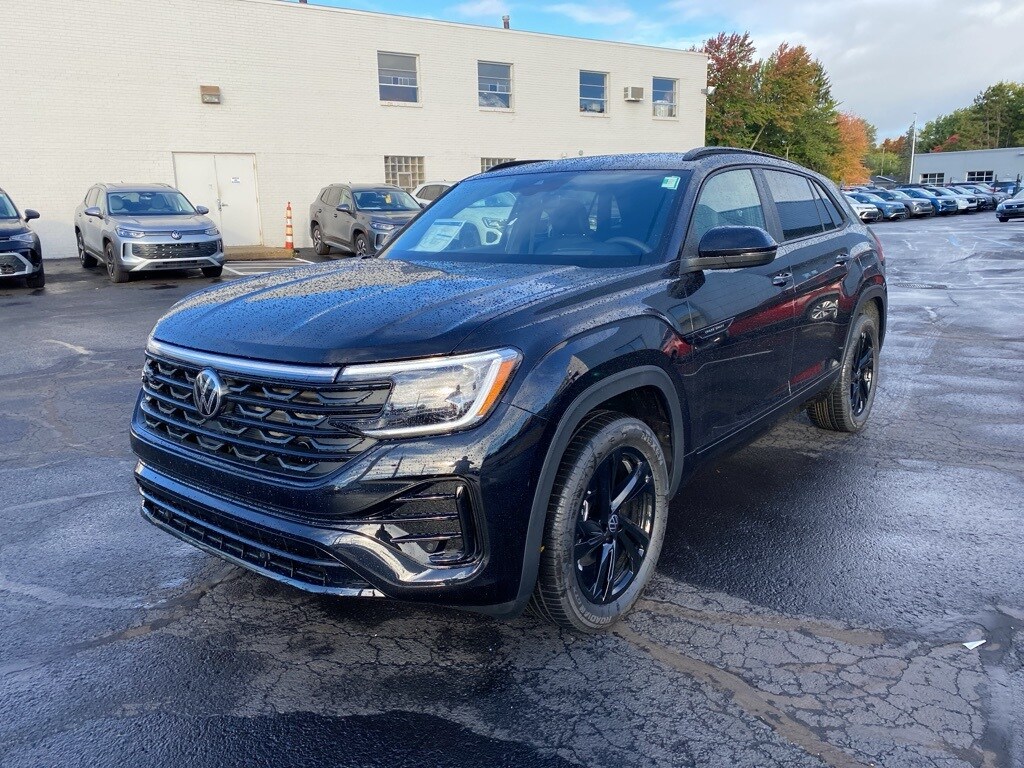 2026 Volkswagen Atlas Cross Sport SEL R-Line photo 2