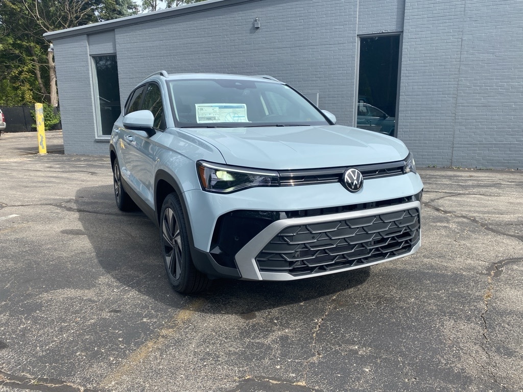 New 2025 Volkswagen Taos 1.5T SE SUV