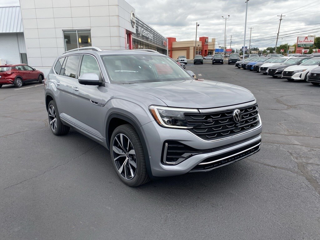 2026 Volkswagen Atlas SEL Premium R-Line photo 2
