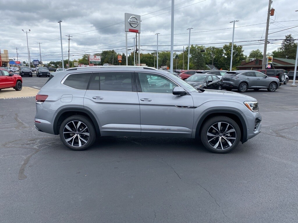 2026 Volkswagen Atlas SEL Premium R-Line photo 3