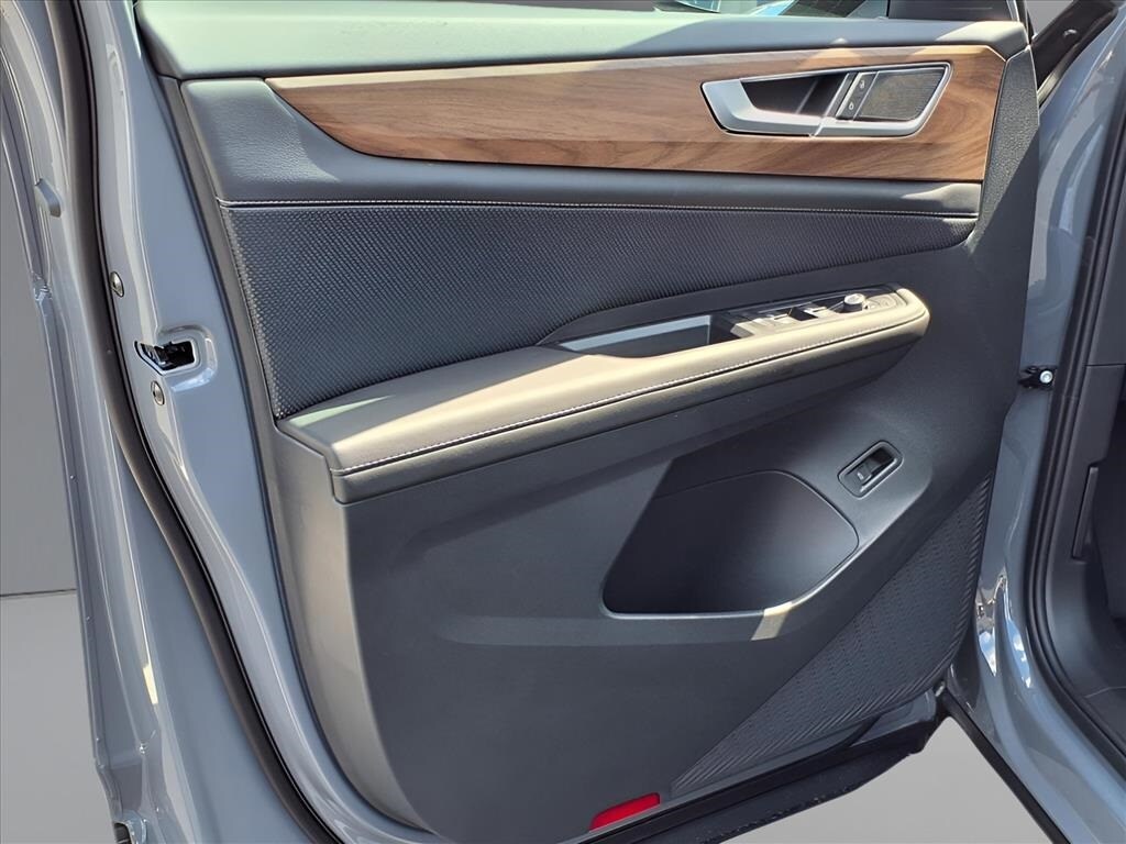 2026 Volkswagen Atlas SE Technology photo 2