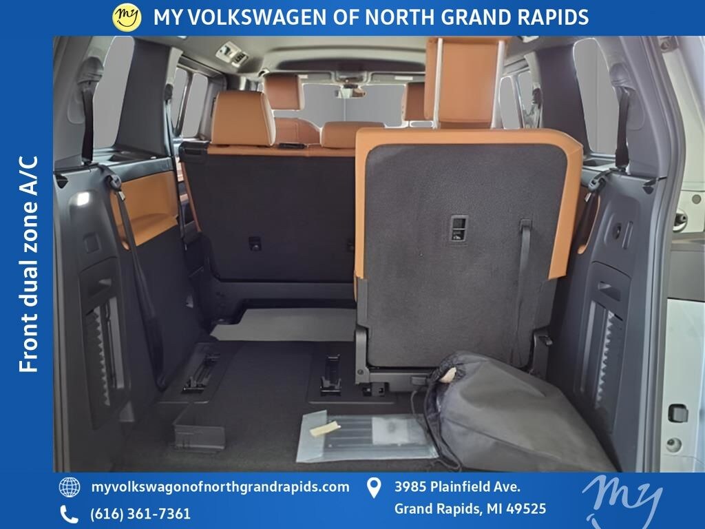 New 2025 Volkswagen ID. Buzz Pro S Van Passenger Van