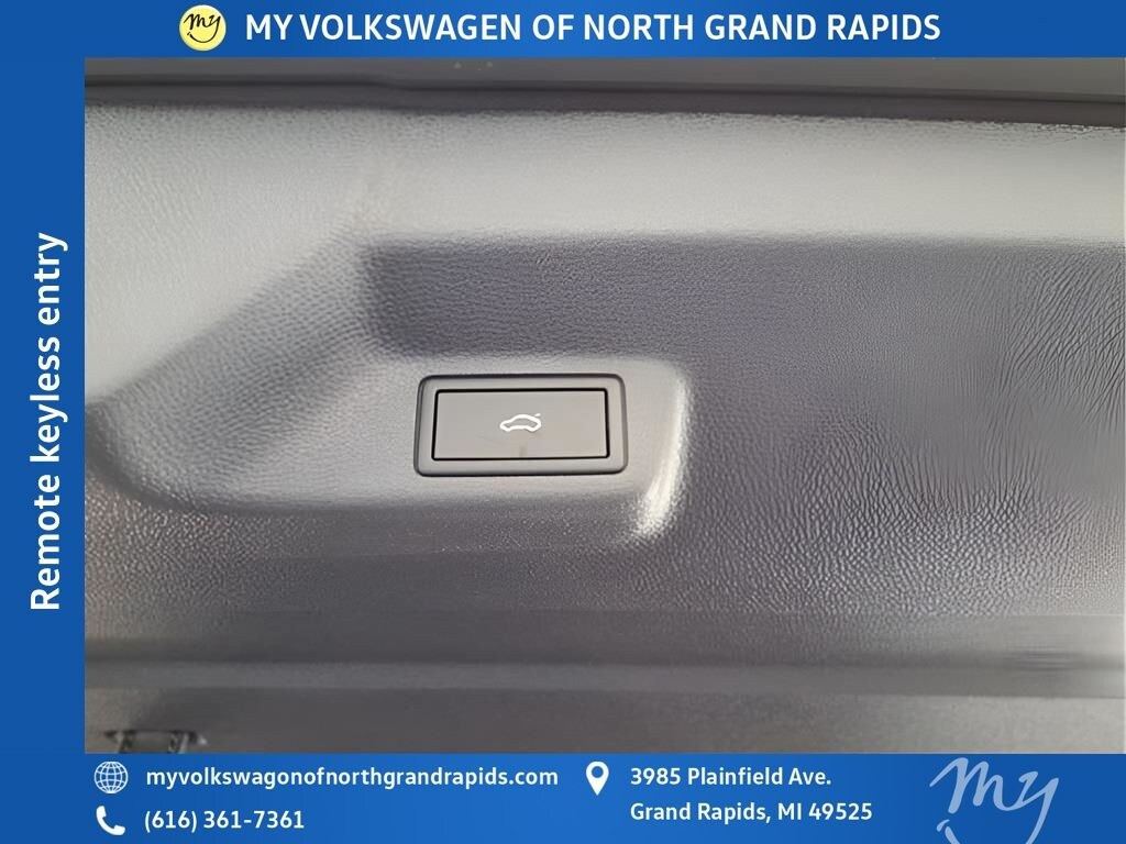 New 2025 Volkswagen ID. Buzz Pro S Van Passenger Van