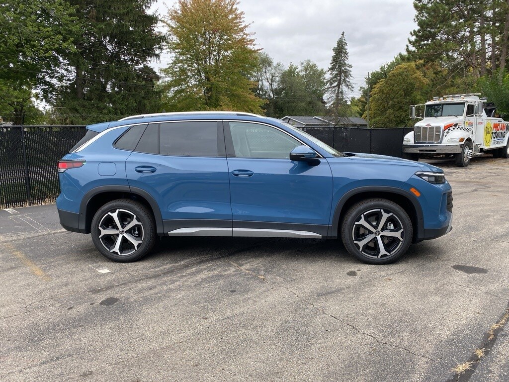 2025 Volkswagen Tiguan SE photo 4