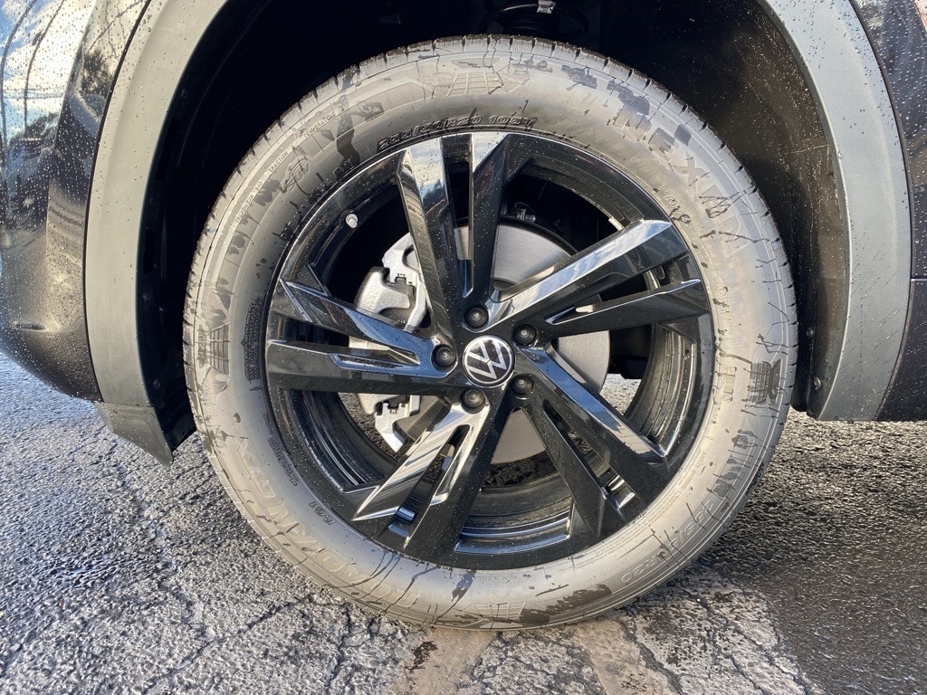 New 2026 Volkswagen Atlas Cross Sport 2.0T SEL R-Line Black SUV