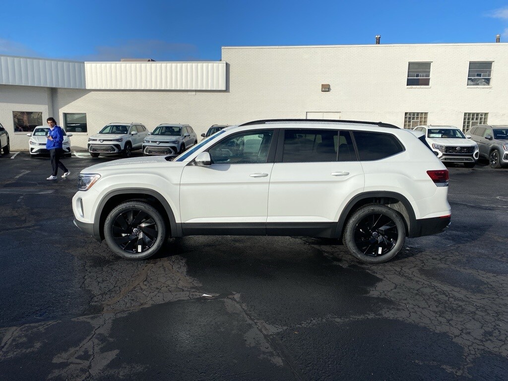 2026 Volkswagen Atlas SE Technology photo 3