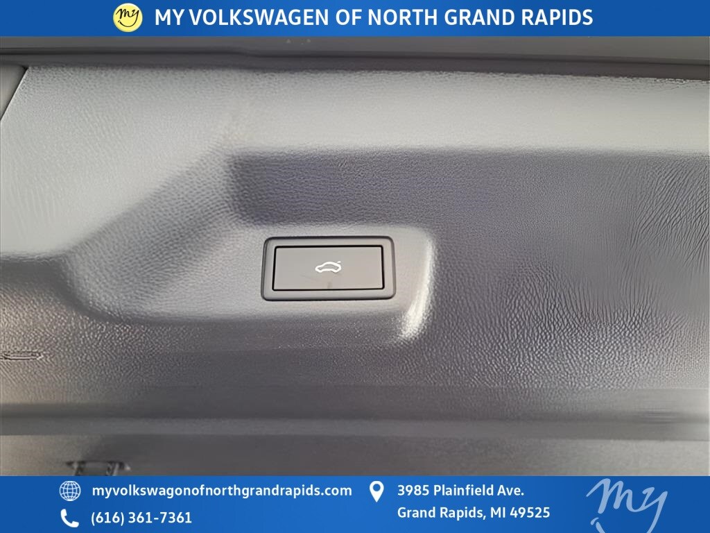 2025 Volkswagen ID. Buzz Pro S photo 3