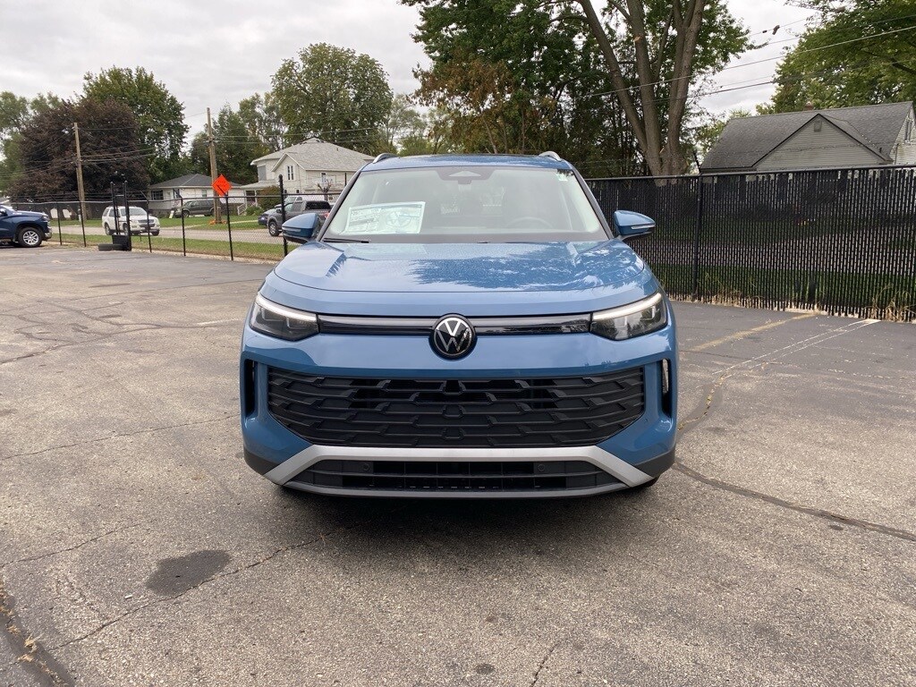 2025 Volkswagen Tiguan SE photo 2