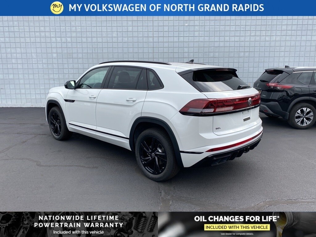 2026 Volkswagen Atlas Cross Sport SEL R-Line photo 3