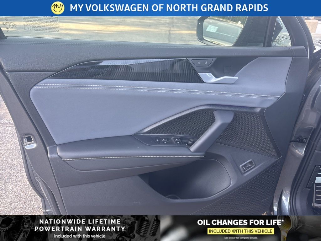 2026 Volkswagen Tiguan SE R-LINE BLACK - Photo 11