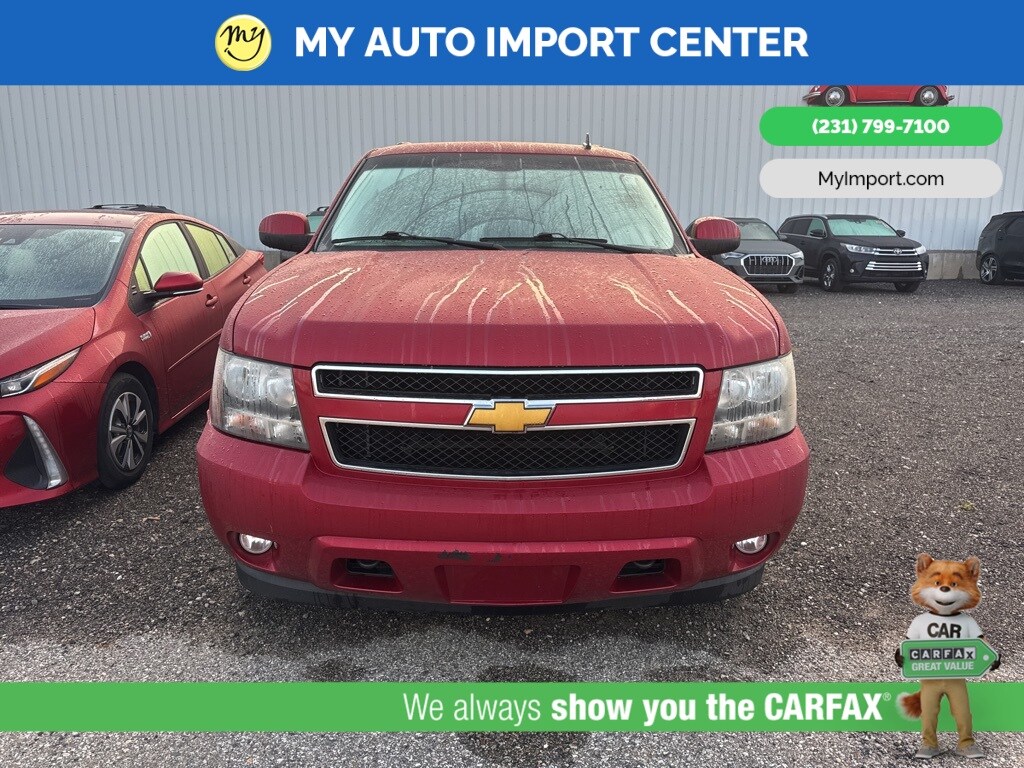 2014 Chevrolet Suburban 1500 LT photo 2