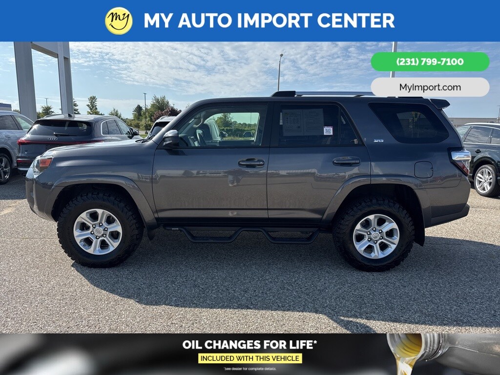 2020 Toyota 4Runner SR5 photo 4
