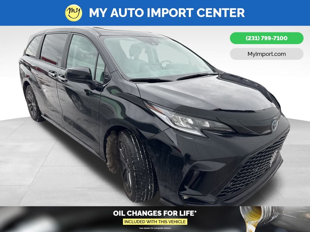 2025 Toyota Sienna XSE's photo