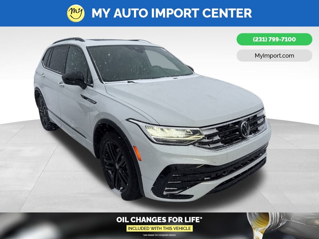 2022 Volkswagen Tiguan SE R-LINE BLACK's photo